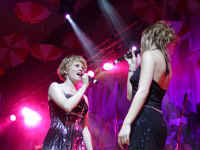 Trine+Rikke01-03.jpg (27134 byte)